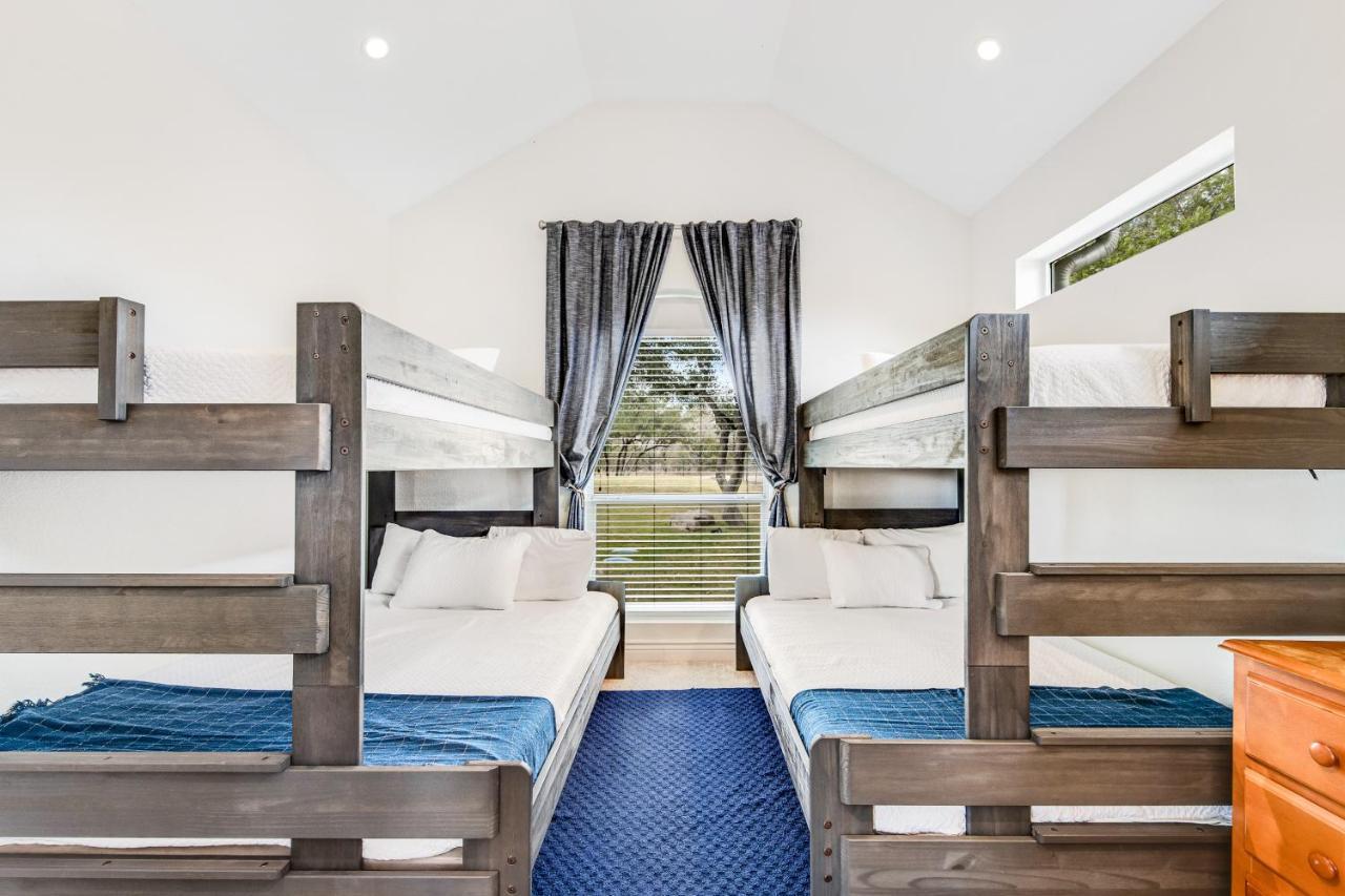 Cliff Side Oasis Villa Spicewood ภายนอก รูปภาพ
